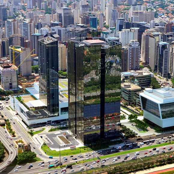 Volta dos colaboradores aos escritórios ganha força